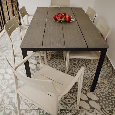 Elegant Escape-high Ceilings, Balcony & Piano By Flat Mаnager * Sofie