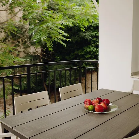 Elegant Escape-high Ceilings, Balcony & Piano By Flat Mаnager شقة صوفيا