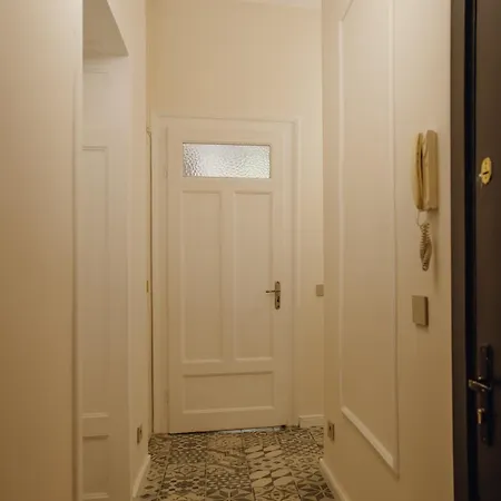 شقة Elegant Escape-high Ceilings, Balcony & Piano By Flat Mаnager *