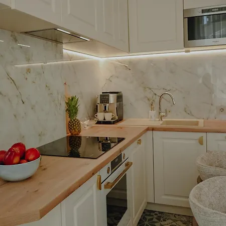 Elegant Escape-high Ceilings, Balcony & Piano By Flat Mаnager Apartment Sofia