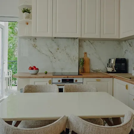 Elegant Escape-high Ceilings, Balcony&piano By Flat Mаnager