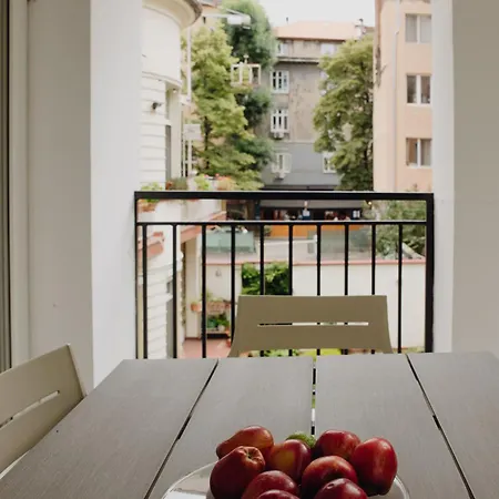 Apartment Elegant Escape-high Ceilings, Balcony & Piano By Flat Mаnager