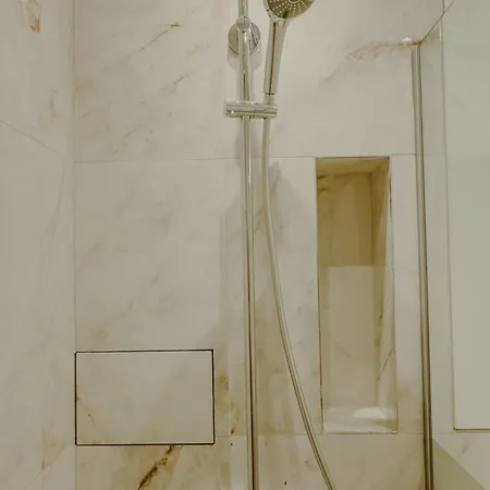 Elegant Escape-high Ceilings, Balcony&piano By Flat Mаnager