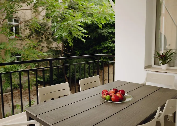 Elegant Escape-high Ceilings, Balcony & Piano By Flat Mаnager Lejlighed Sofia