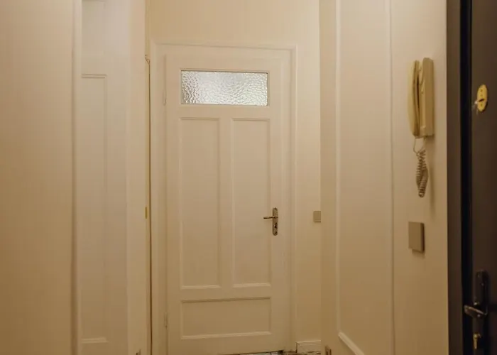 Lejlighed Elegant Escape-high Ceilings, Balcony & Piano By Flat Mаnager *