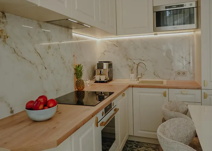 Elegant Escape-high Ceilings, Balcony & Piano By Flat Mаnager Lejlighed Sofia