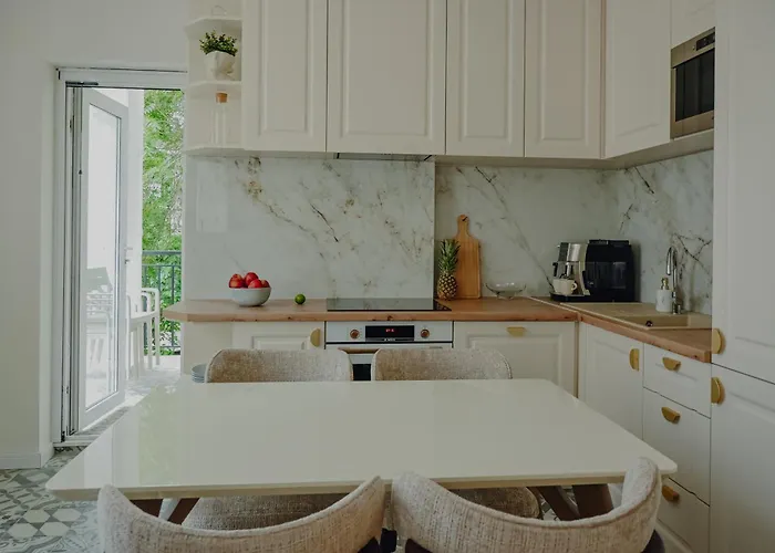 Elegant Escape-high Ceilings, Balcony & Piano By Flat Mаnager