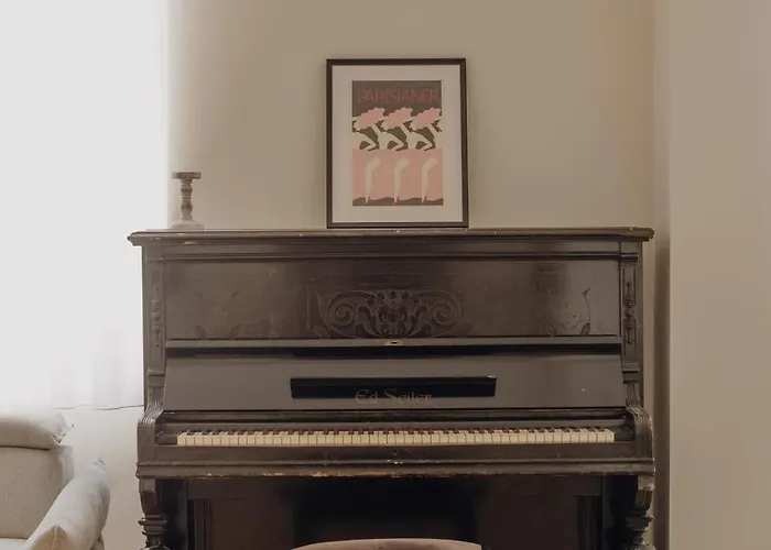 Lejlighed Elegant Escape-high Ceilings, Balcony & Piano By Flat Mаnager *