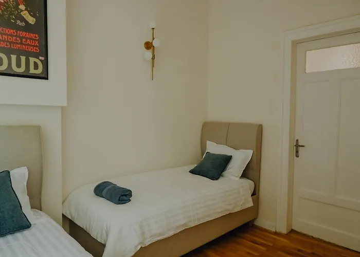 Elegant Escape-high Ceilings, Balcony & Piano By Flat Mаnager ソフィア