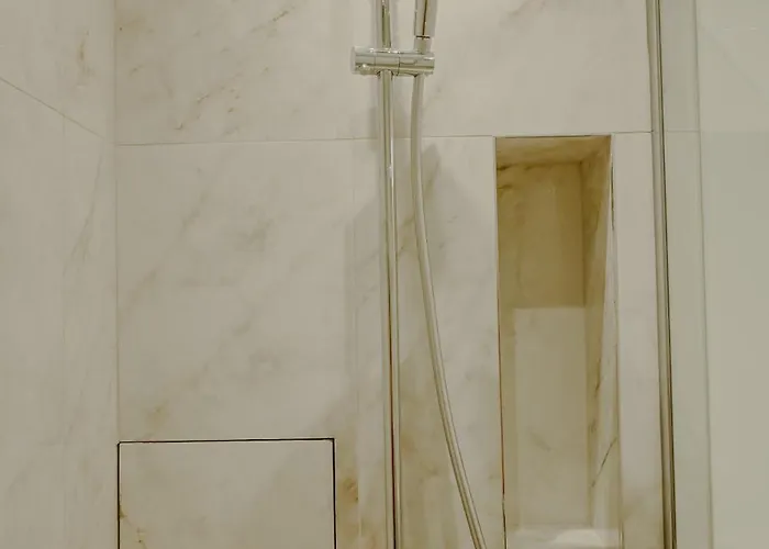 Elegant Escape-high Ceilings, Balcony & Piano By Flat Mаnager